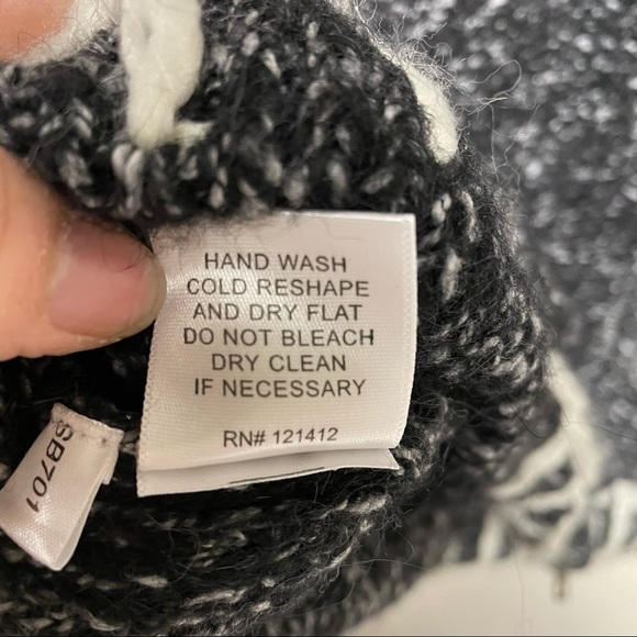 Susan Bristol Wool and Alpaca blend knitted zip up cardigan sweater. - Picture 6 of 12